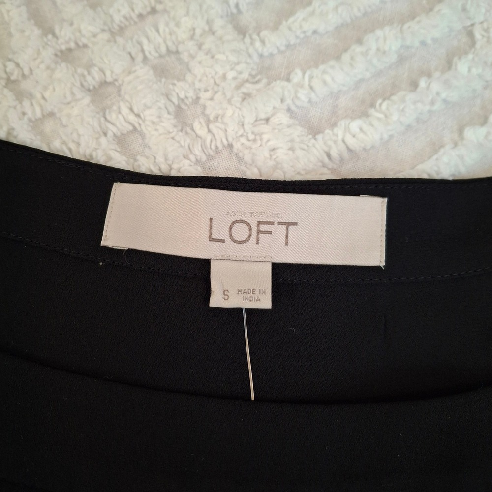 LOFT Women's Small Black Short Sleeve Cuffed Crew Neck Chiffon Blouse Top NWT - Picture 4 of 7